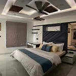 4Bhk Luxury Apartment Famjam