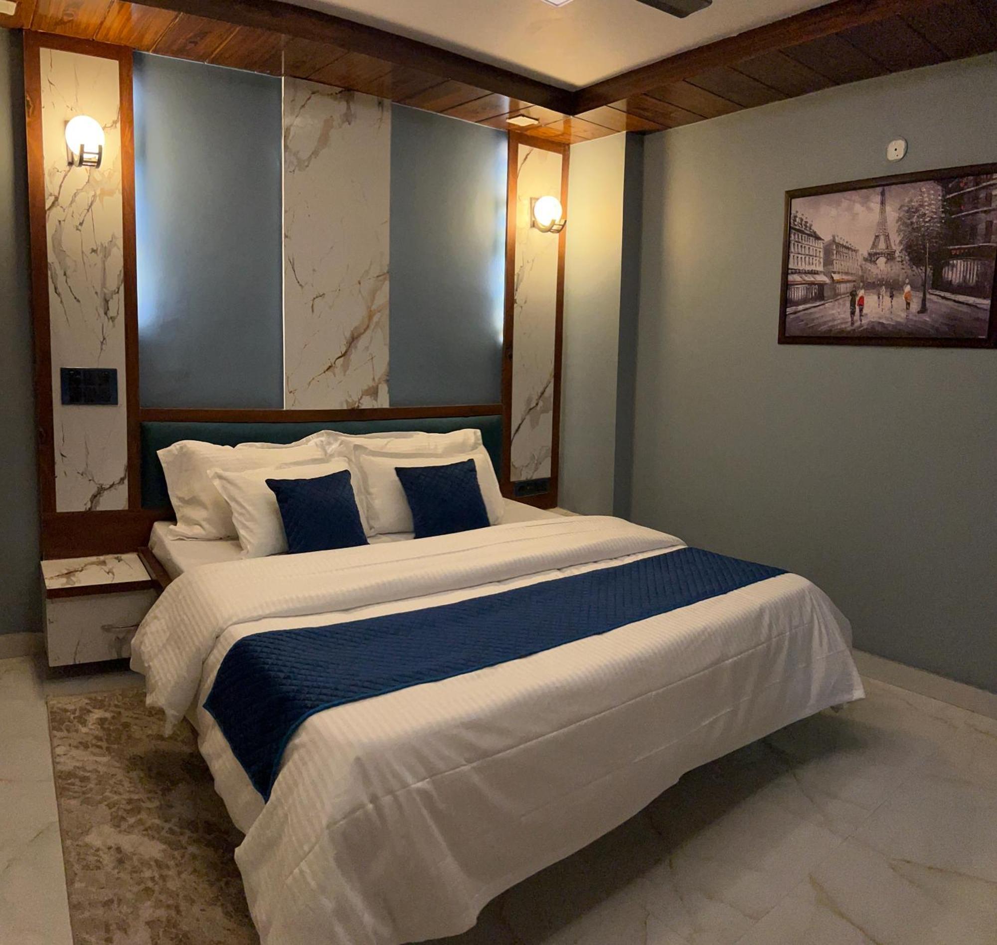 4bhk Luxury Famjam *