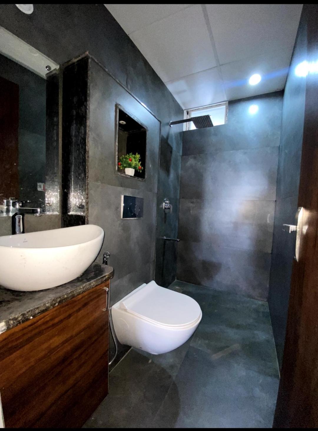 4bhk Luxury Famjam Apartment