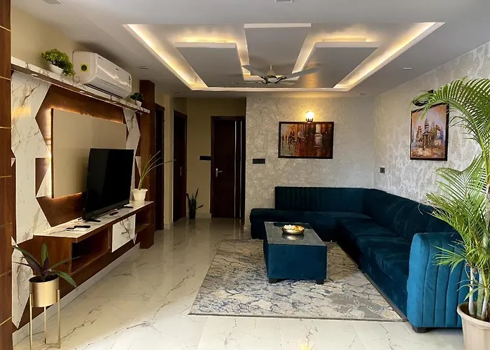 4Bhk Luxury Apartment Famjam