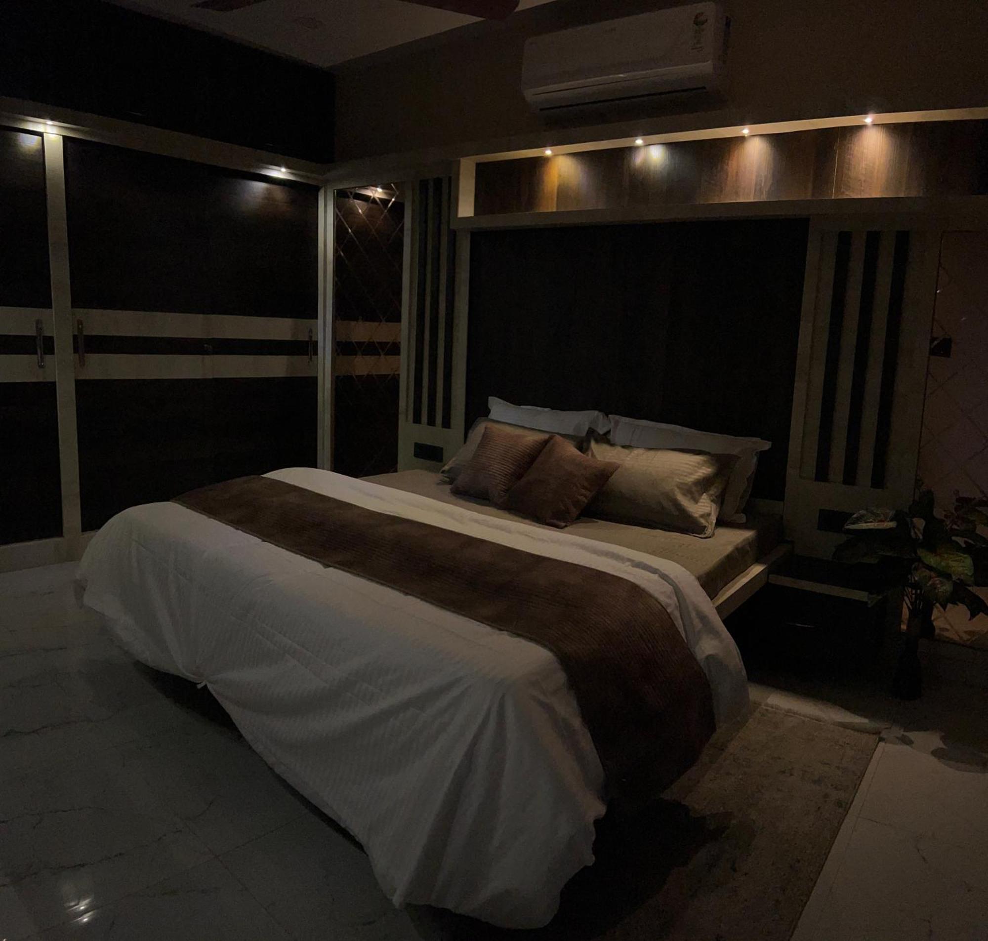 4bhk Luxury Famjam